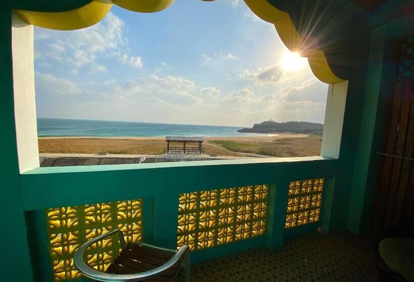 اتاق استاندارد چهار تخته, The Domed Tile Bb