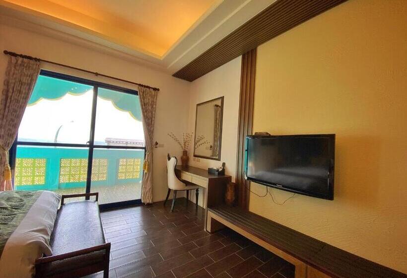 اتاق استاندارد چهار تخته, The Domed Tile Bb