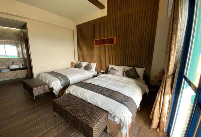 اتاق استاندارد چهار تخته, The Domed Tile Bb