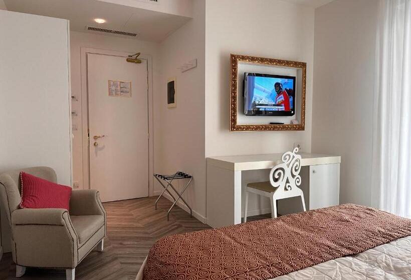 غرفة قياسية مطلّة علي البحر, Albatros