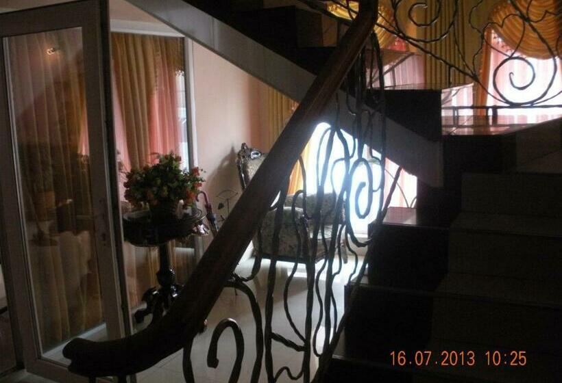 اتاق لوکس خانوادگی, Edemi