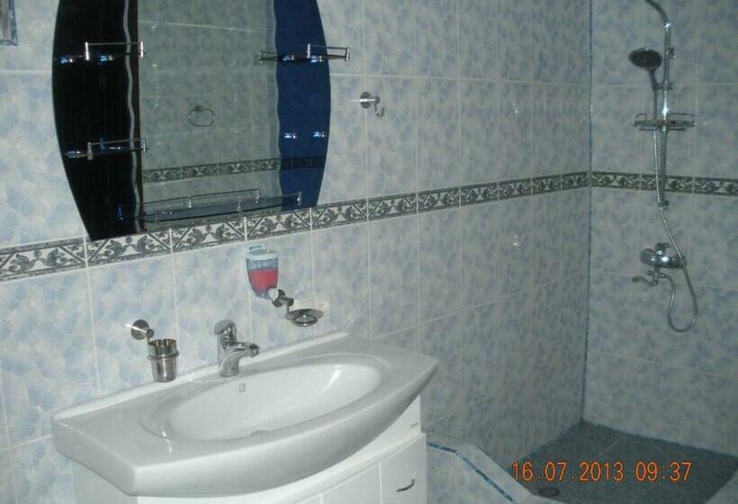 اتاق لوکس خانوادگی, Edemi