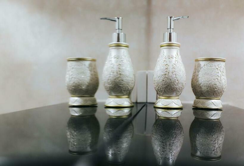 Полулюкс, Evianne Boutique