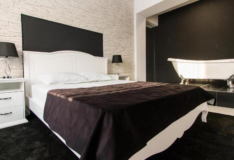 Студия Deluxe, Evianne Boutique