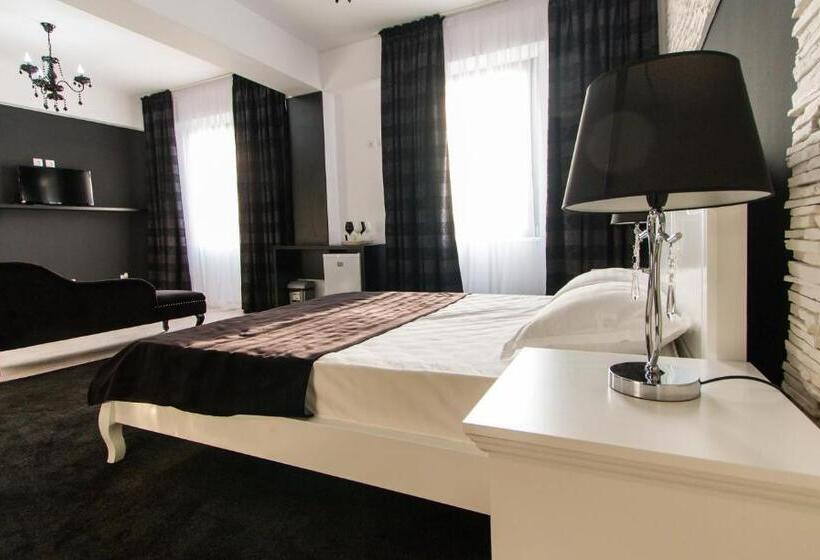 Студия Deluxe, Evianne Boutique