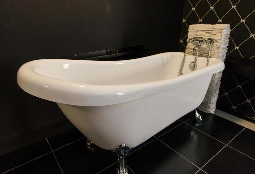 Студия Deluxe, Evianne Boutique