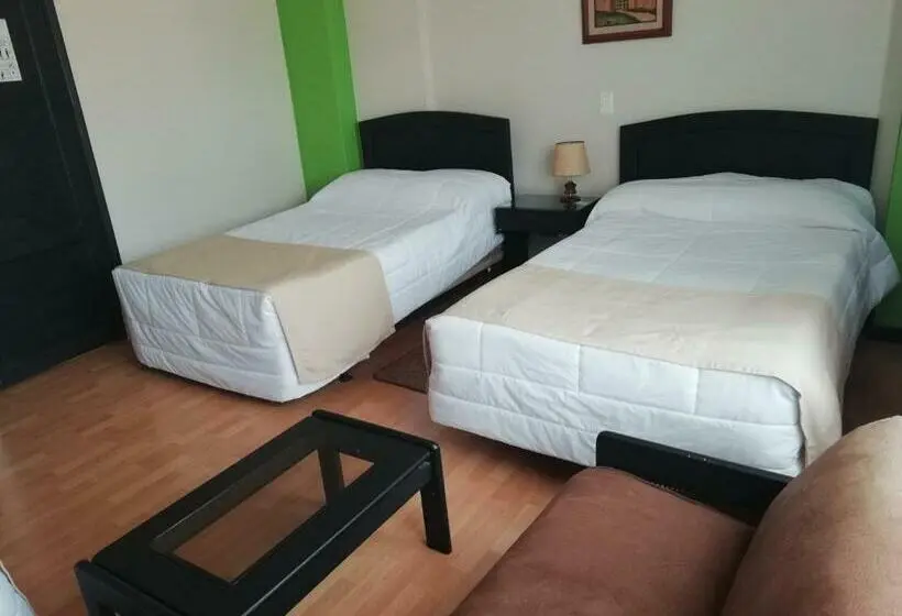 Standard Kolmen Hengen Huone, Oicatá