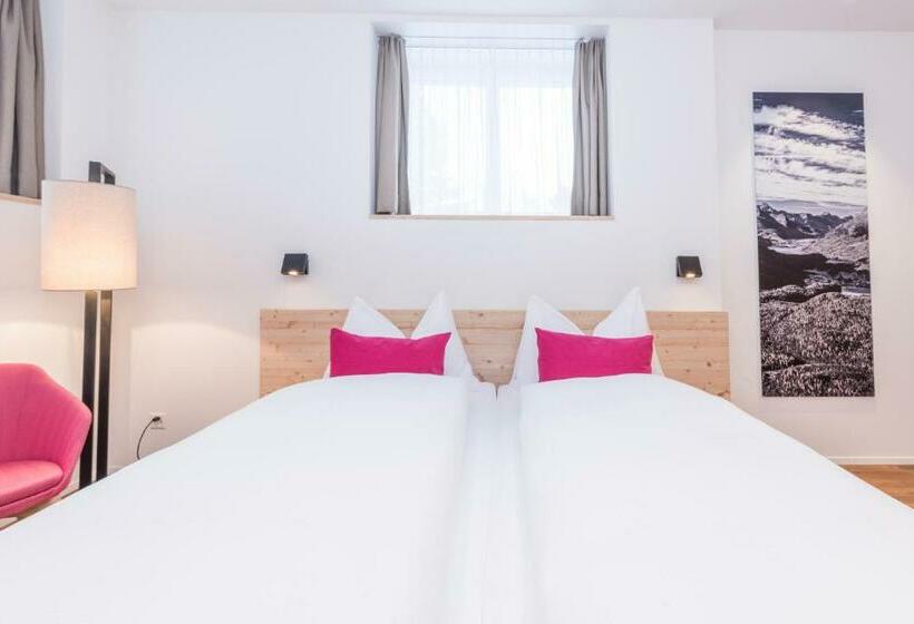 استودیو خانوادگی, Randolins Familienresort