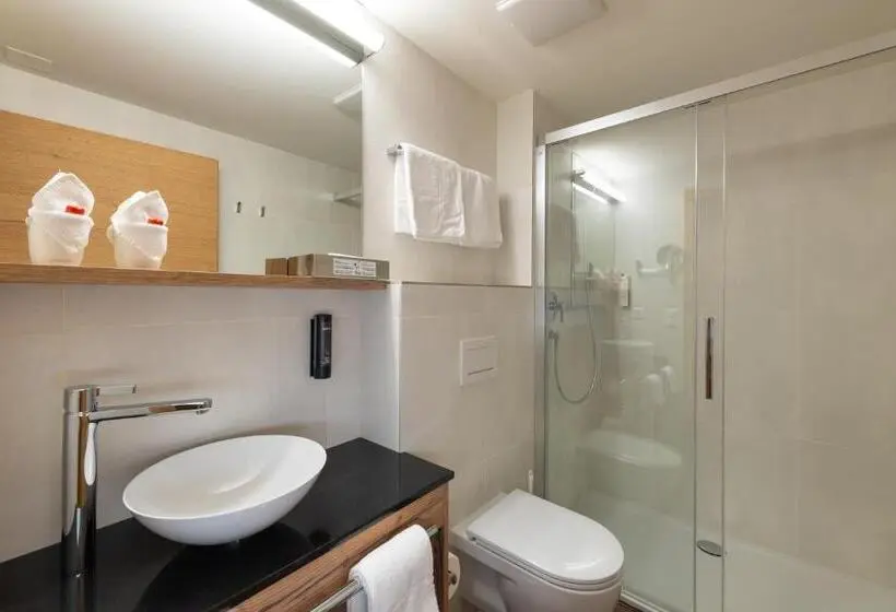 استودیوی استاندارد, Randolins Familienresort