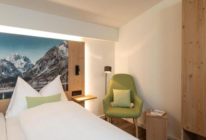 استودیوی استاندارد, Randolins Familienresort