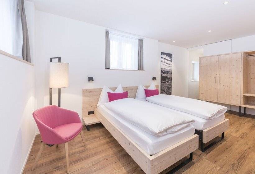 استودیو خانوادگی, Randolins Familienresort