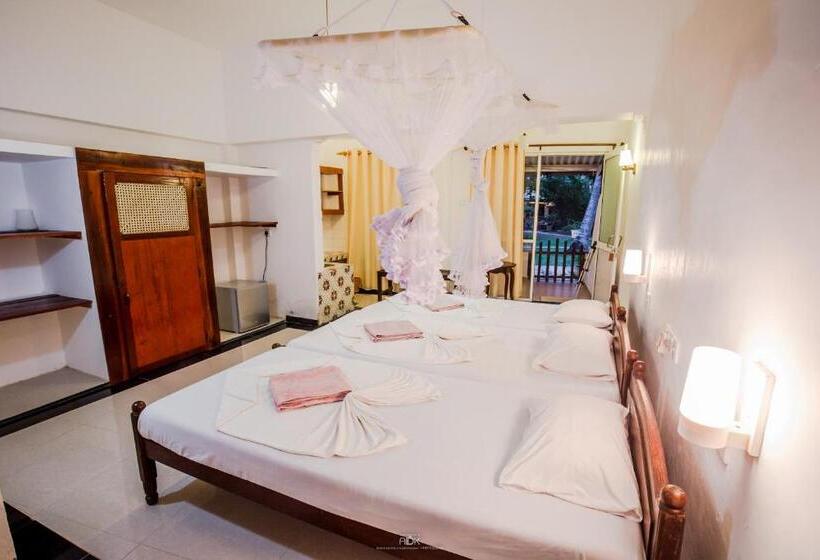 غرفة قياسية ثلاثية, Sea View Beach Resort