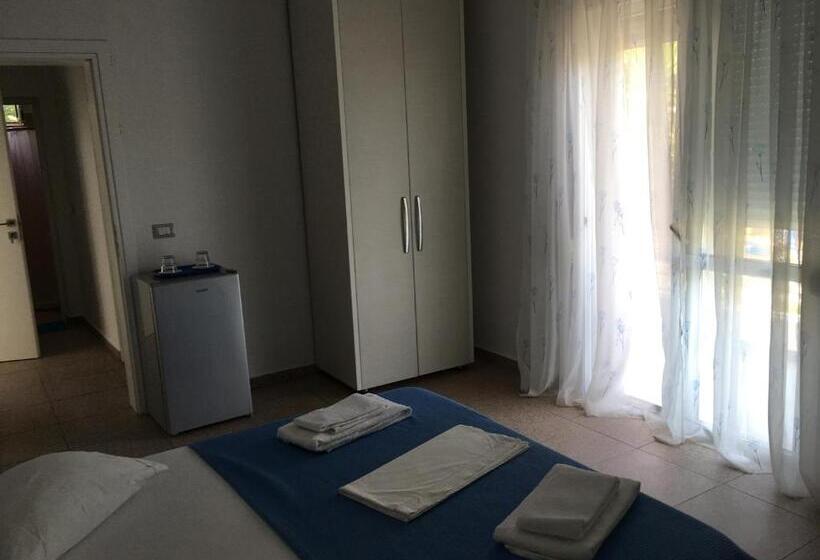 חדר משפחתי, Stolis