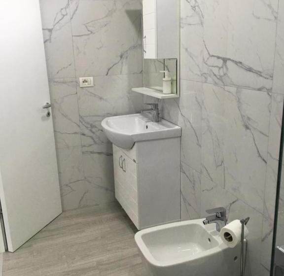 חדר משפחתי דלוקס, Stolis