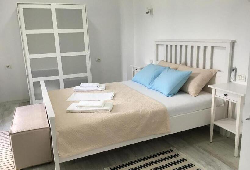 Quarto Familiar Deluxe, Stolis