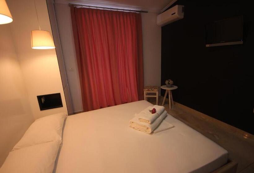 اتاق اساندارد با چشم‌انداز جانبی به دریا, Vila E Bardhe