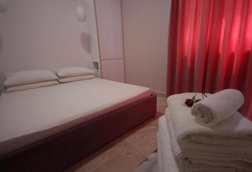 اتاق استاندارد با بالکن, Vila E Bardhe