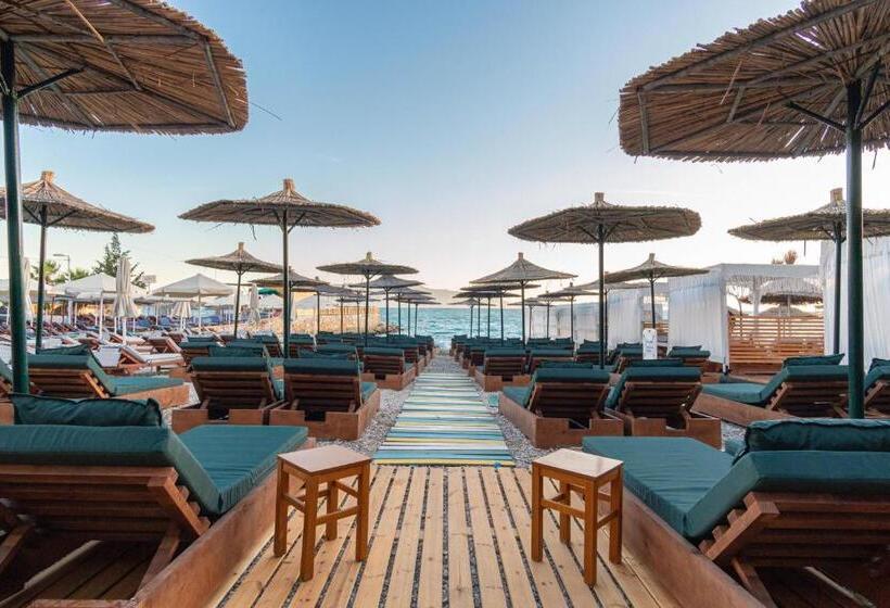 اتاق اساندارد با چشم‌انداز جانبی به دریا, Vila E Bardhe