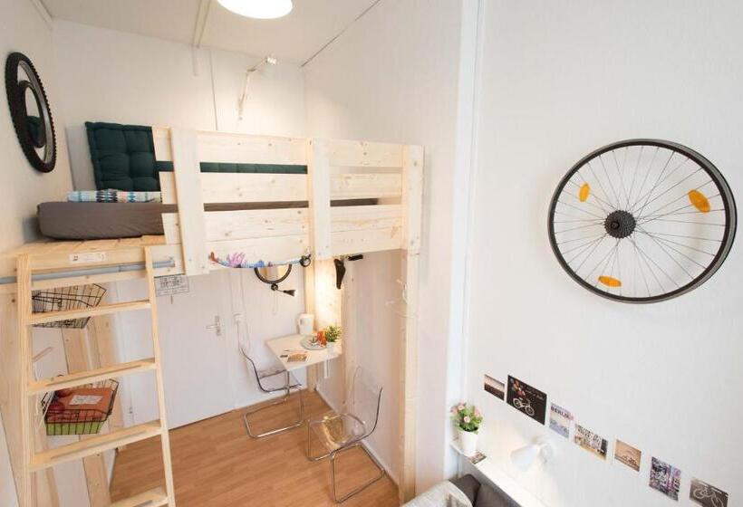 اتاق استاندارد با سرویس بهداشتی مشترک, Kiez Hostel Berlin