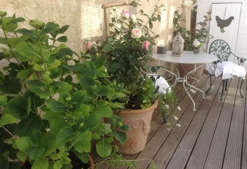 Standard room with outdoor bath, La Maison Du Phare De Honfleur Chambre D Hôtes B&b Jacuzzi Shabby Chic
