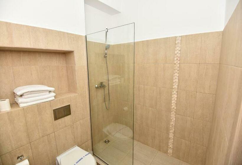 디럭스 룸, Q Hotel