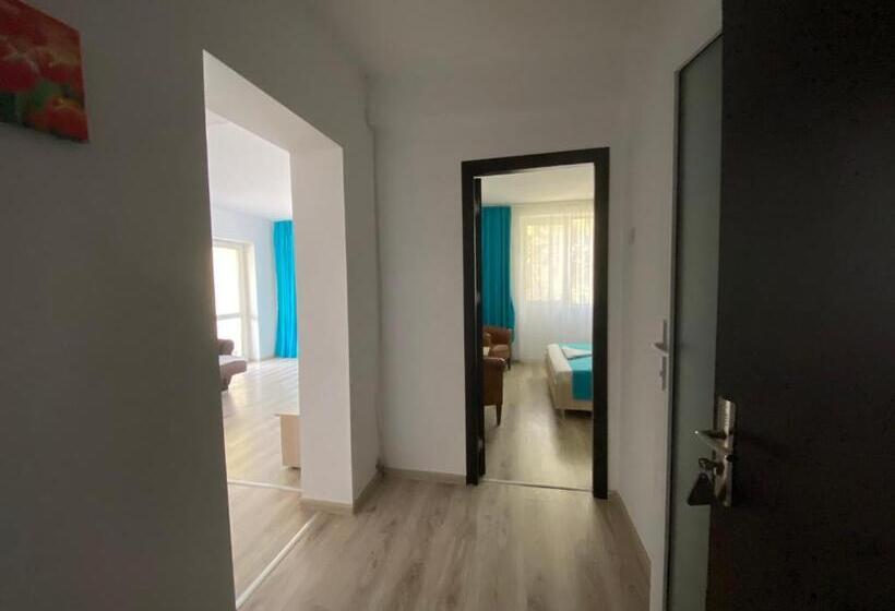 Апартаменты 1 Спальня, Q Hotel