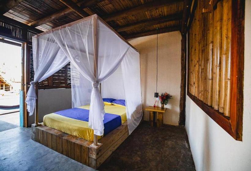 디럭스 룸, Tiki Hut Hostel