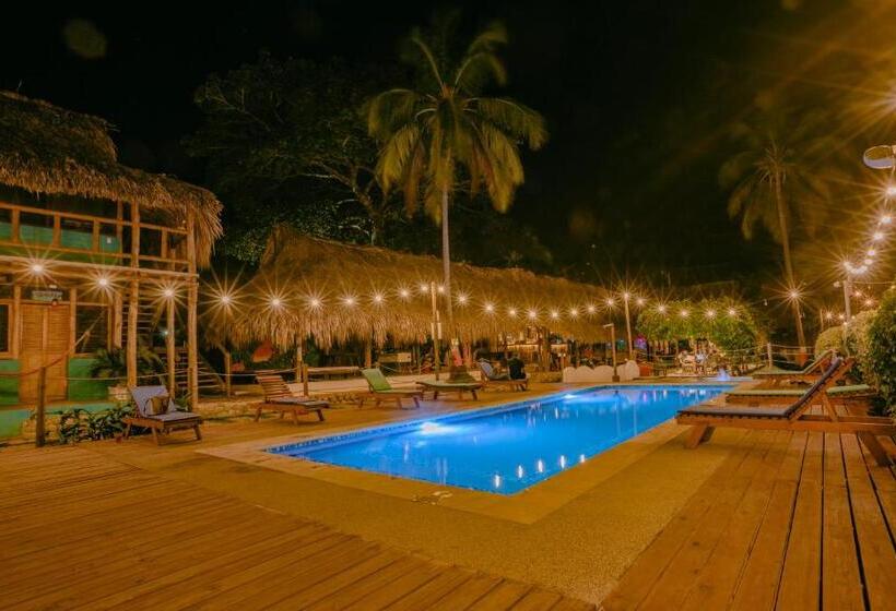 디럭스 룸, Tiki Hut Hostel