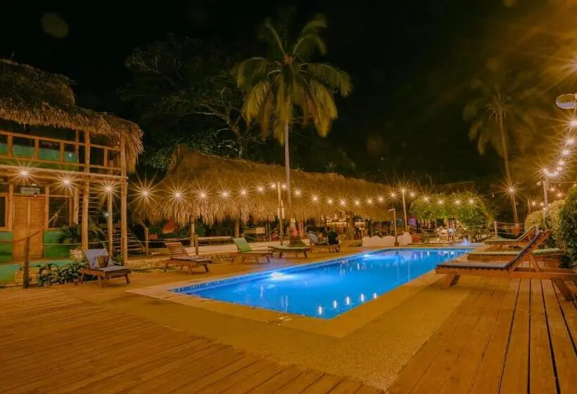 デラックスルーム, Tiki Hut Hostel