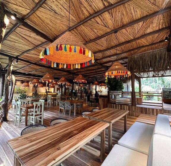 스탠다드 룸 공동 욕실, Tiki Hut Hostel