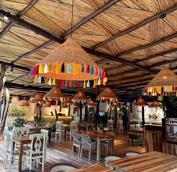 스탠다드 룸 공동 욕실, Tiki Hut Hostel