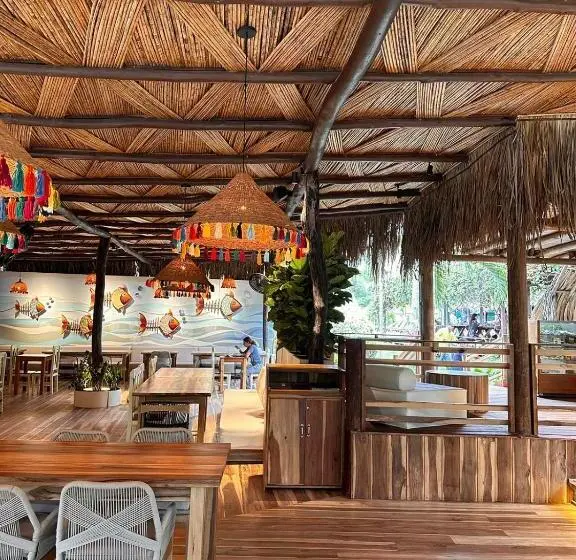 バス共有のスタンダードルーム, Tiki Hut Hostel