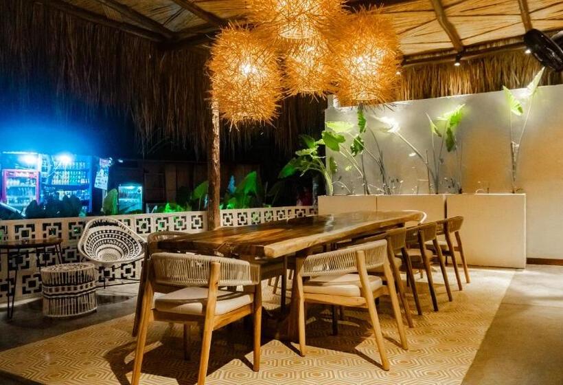 스탠다드 룸, Tiki Hut Hostel