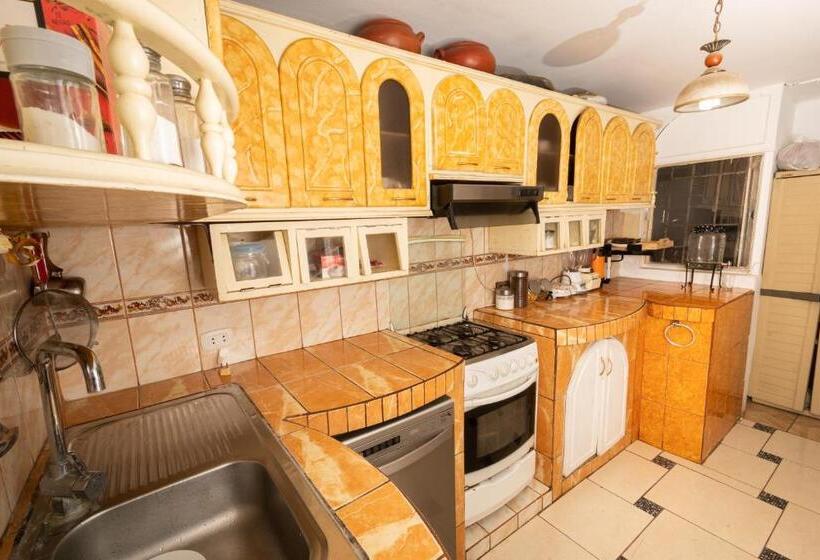 اتاق استاندارد سه نفره, Hostal Cleofe Arequipa