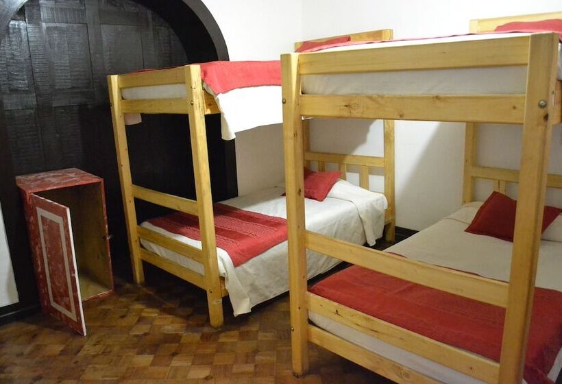 共用房间的床, Landay Hostel