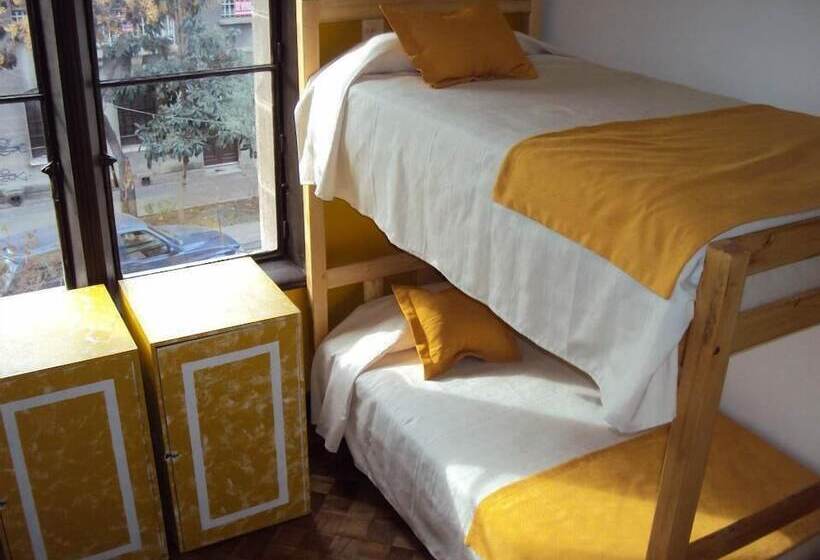 تختخواب در اتاق مشترک, Landay Hostel