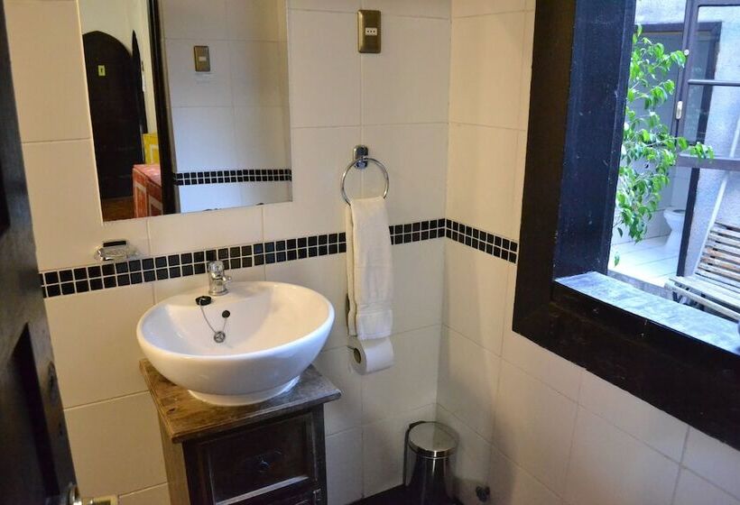 带共用卧室公用房间的床, Landay Hostel