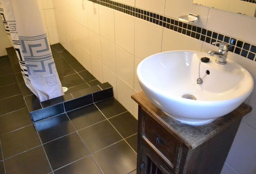 Bed in Shared Room with Shared Bathroom, Landay Hostel