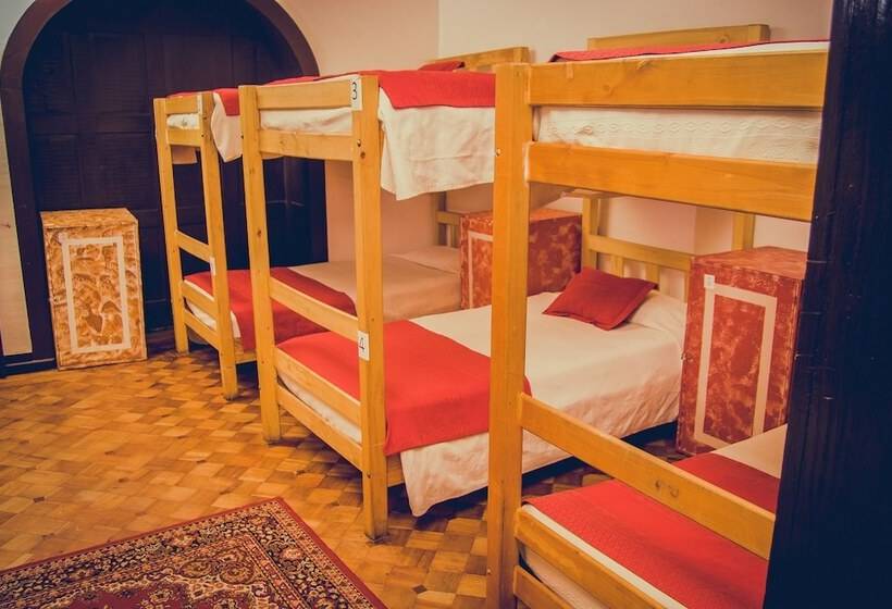 共用房间的床, Landay Hostel