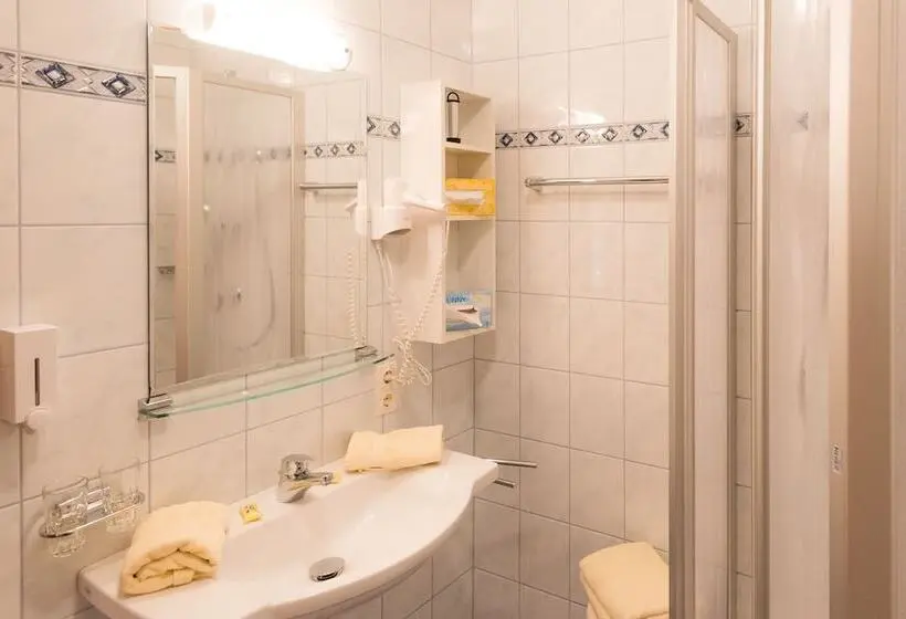 Perhesviitti, Apartpension Kristall