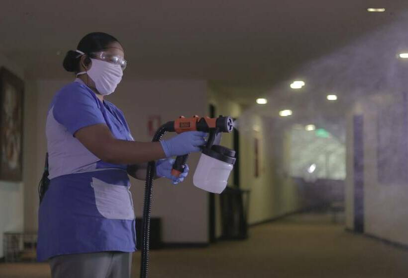 Номер Deluxe, Wyndham Quito Airport