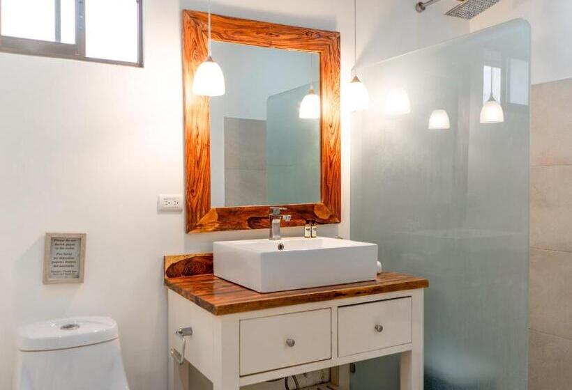 کابین, Banana Beach Bungalows