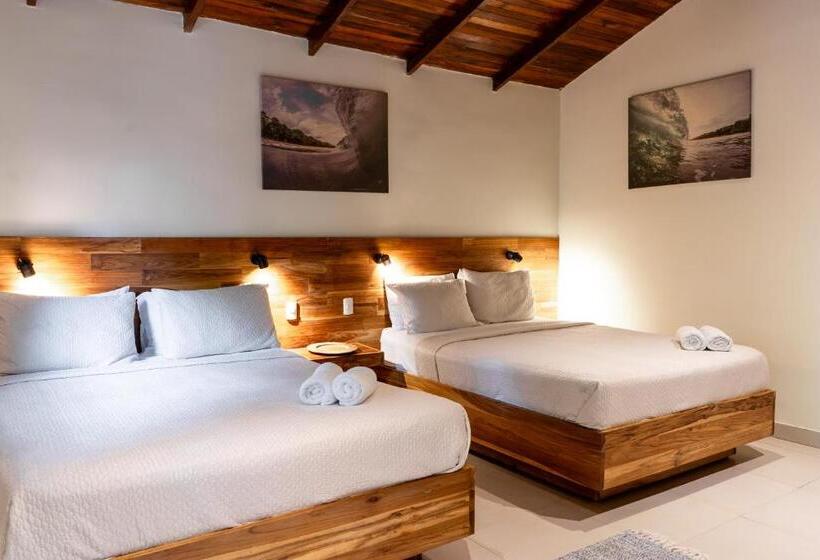 بانگلوی استاندارد, Banana Beach Bungalows