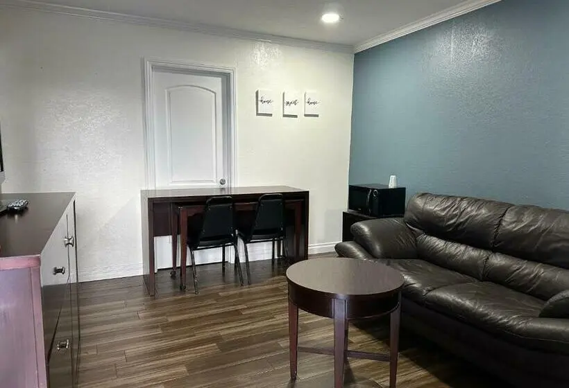 سوییت لوکس, Bartlett Motel