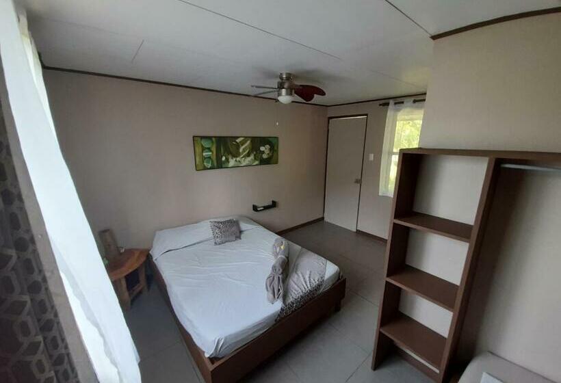 اتاق استاندارد سه نفره, El Colibri Rojo Cabinas Le Colibri Rouge