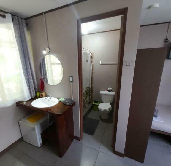 اتاق استاندارد سه نفره, El Colibri Rojo Cabinas Le Colibri Rouge