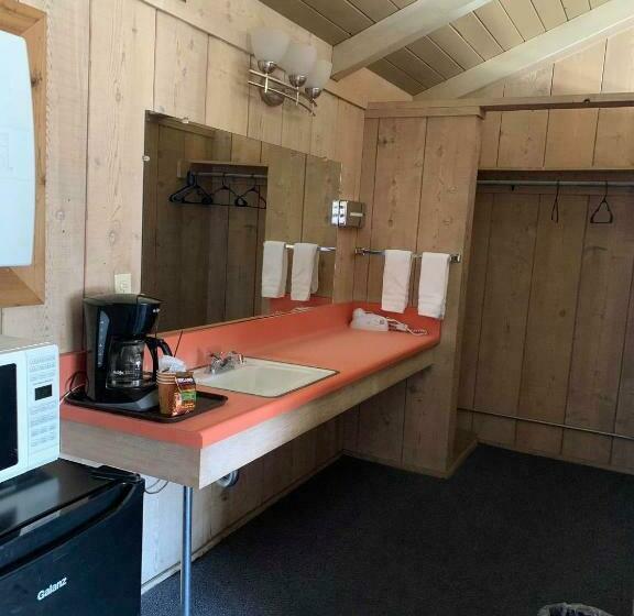 패밀리 룸, Bristlecone Motel