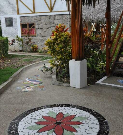 سوییت لوکس, Azuluna Ecolodge