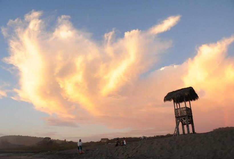 جناح, Azuluna Ecolodge