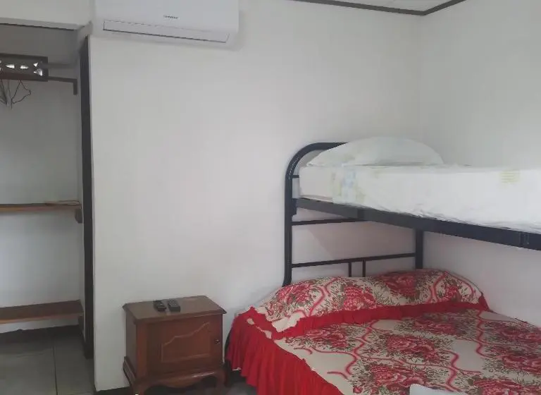 Economy Triple Room, Cabinas Smith 2